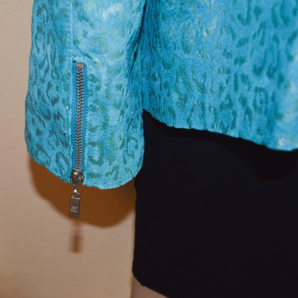 PAMELA MCCOY Blue & Silver Genuine Suede Cheetah Animal Print Zip Jacket NWT - Picture 4 of 6